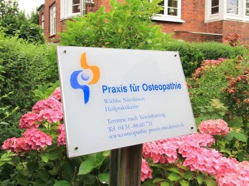 Osteopathie in Kiel: Kontakt zu Osteopathin Wiebke Nicolaisen