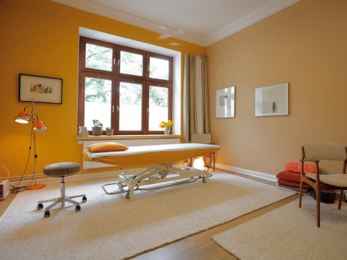 Osteopathie in Kiel: Heller und freundlicher Behandlungsraum Osteopathische Behandlungen von Osteopathin Wiebke Nicolaisen in Kiel - Behandlungstaum